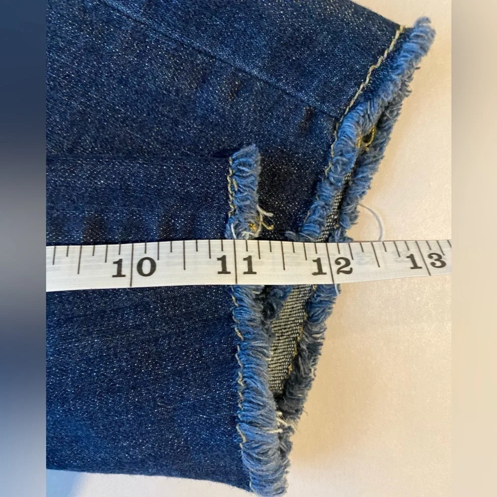 PAIGE Woman’s Dark Wash Cotton Blend Bermuda Raw Hem Jean Shorts, Size 25 - Picture 9 of 9